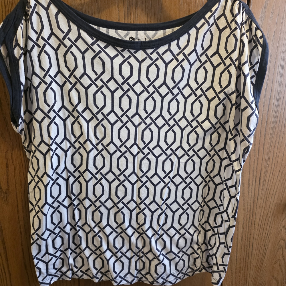 STYLUS Navy and White Geometric Short Sleeve Top